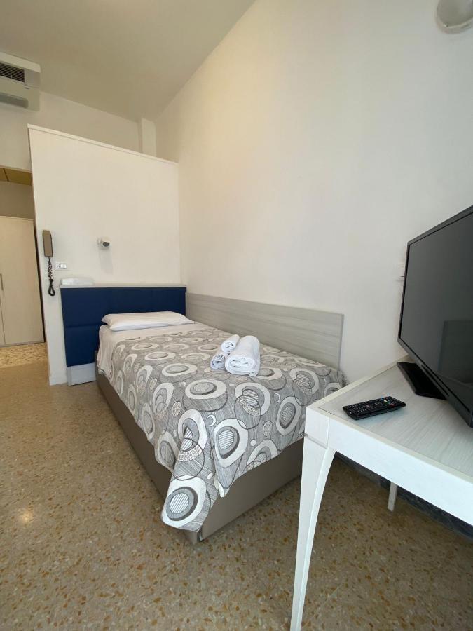 Hotel Silver Rimini Exterior foto